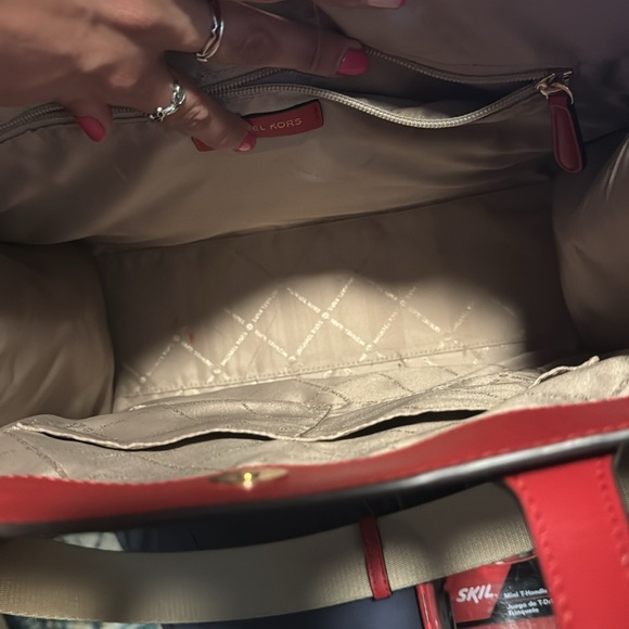 Michael Kors Kenly Large Tote - Picture 4 of 8